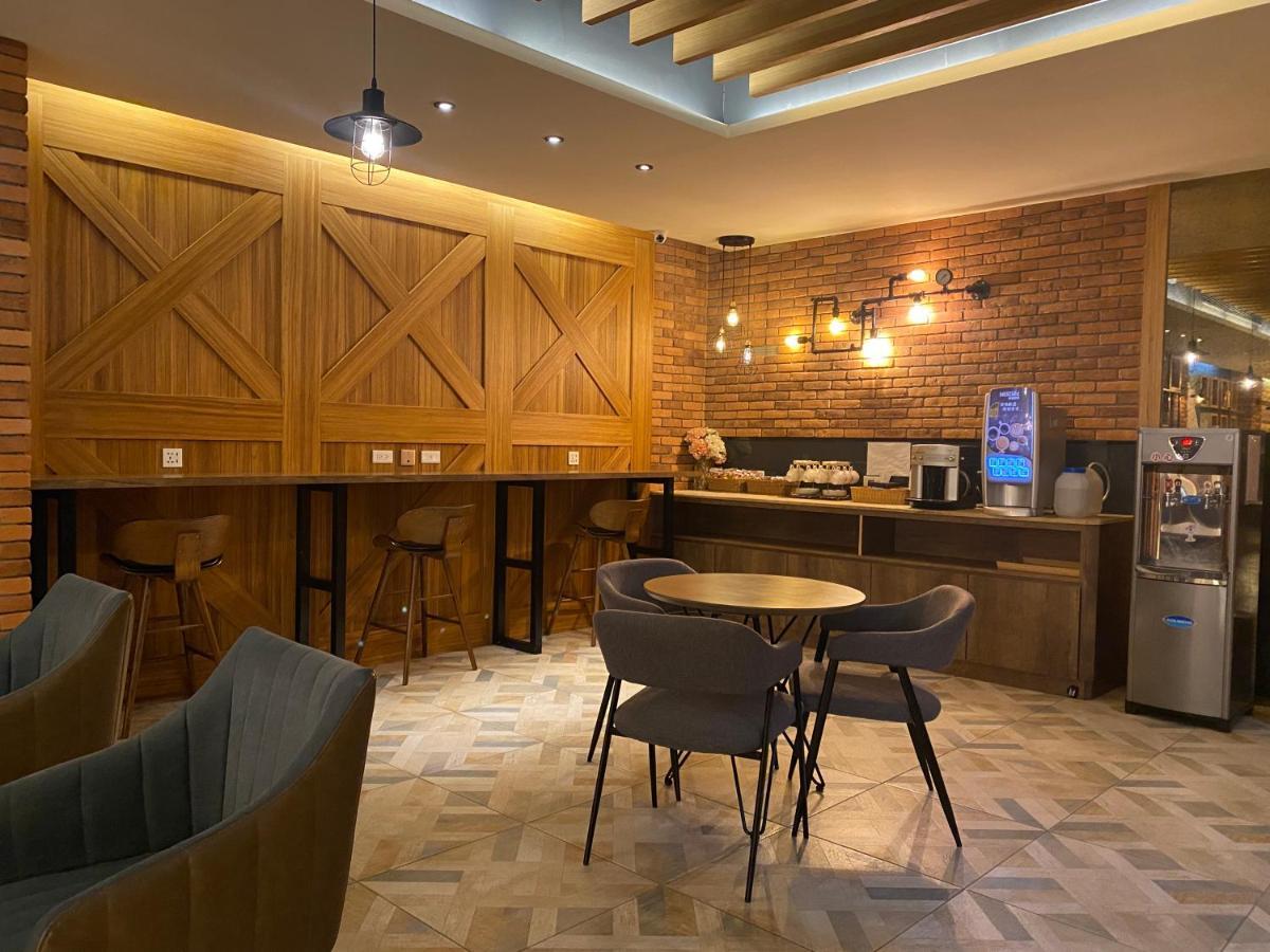Hua Xiang Hotel -Zouying Kaohsiung Dış mekan fotoğraf