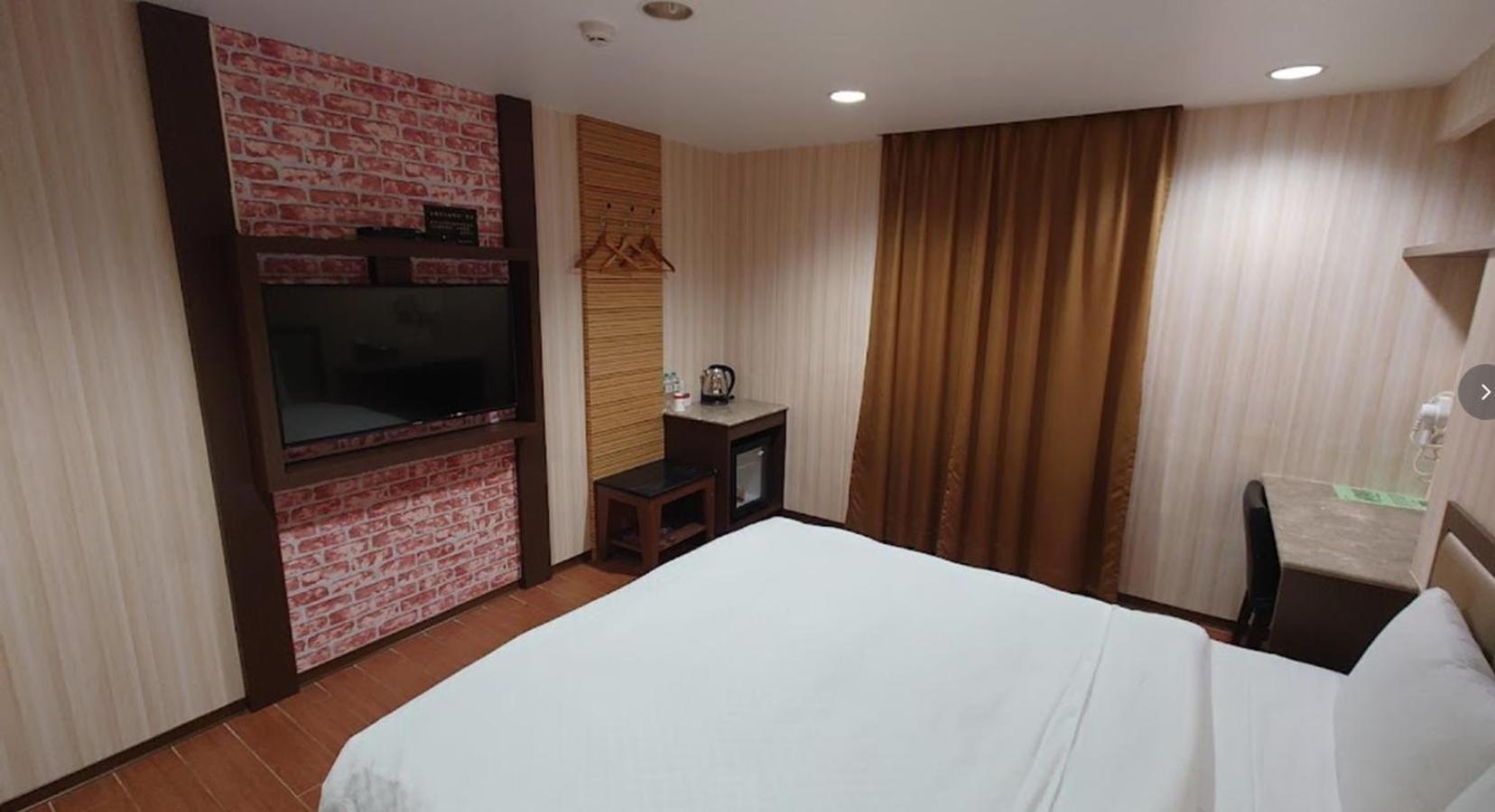 Hua Xiang Hotel -Zouying Kaohsiung Dış mekan fotoğraf